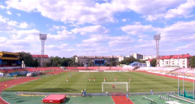 Як виглядає майже порожній стадіон у Луцьку - фото 1