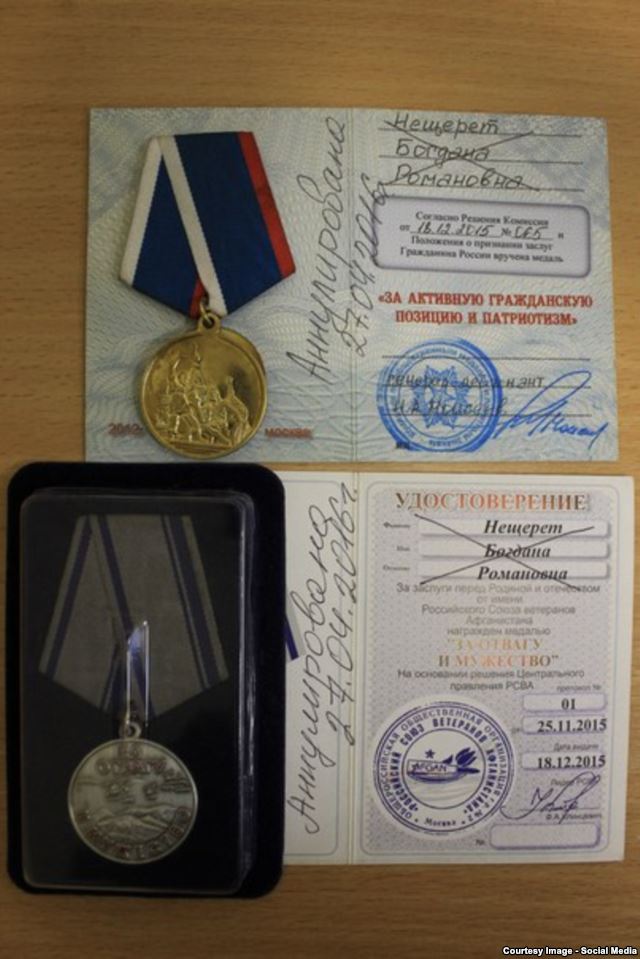 Бабця дівчинки-бойовика з "ЛНР" пригрозила Плотницькому показати свої труси (ФОТО, ВІДЕО) - фото 2