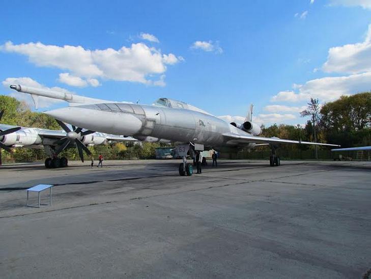 Як у Полтаві різали на брухт авіаційні бомбардувальники та чому їх продали Росії - фото 5