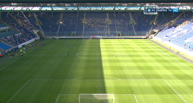 Як виглядає напівпорожній стадіон перед матчем "Дніпро" - "Сталь" - фото 1