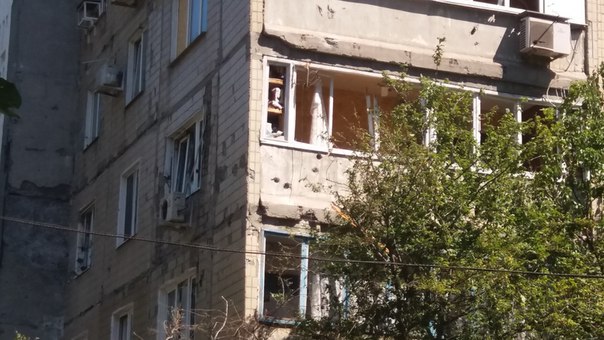 Нічний обстріл в окупованому Донецьку: пошкоджено газогін та багатоповерхівки (ФОТО) - фото 6