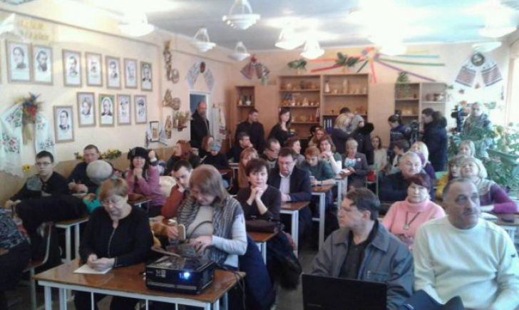 Безкоштовні курси української мови спричинили у Маріуполі ажіотаж (ФОТО) - фото 1