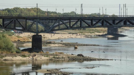 В Польщі висихає Вісла: Рівень води опустився до рекордних 47 см (ФОТО) - фото 1