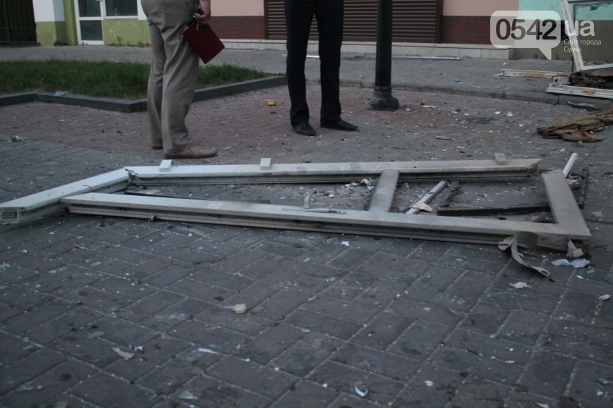 Міліція відкрила кримінальне провадження щодо вибуху у офісі сумської "Свободи" (ФОТО) - фото 3