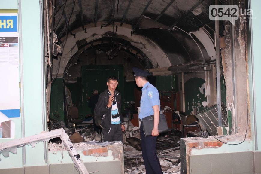 Міліція відкрила кримінальне провадження щодо вибуху у офісі сумської "Свободи" (ФОТО) - фото 8