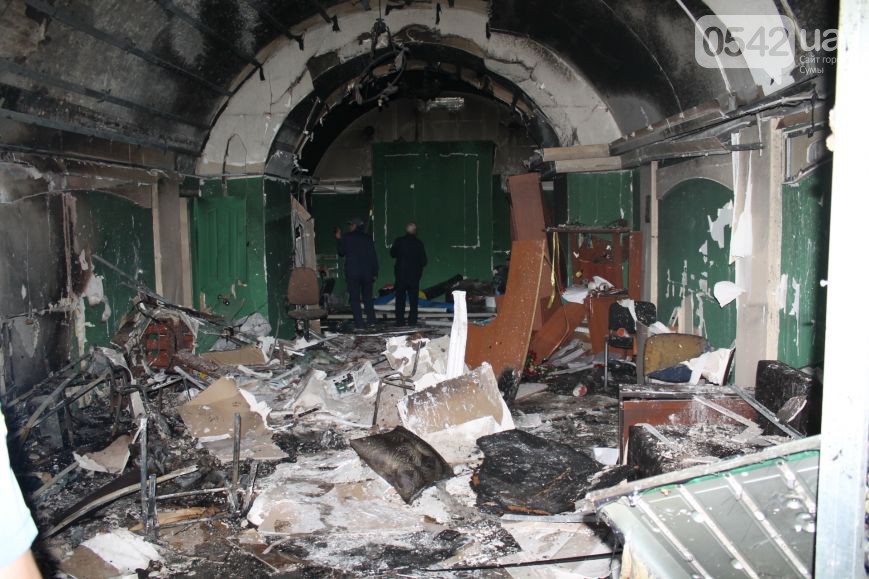 Міліція відкрила кримінальне провадження щодо вибуху у офісі сумської "Свободи" (ФОТО) - фото 9