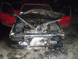У Києві вночі масово спалюють автівки - фото 1
