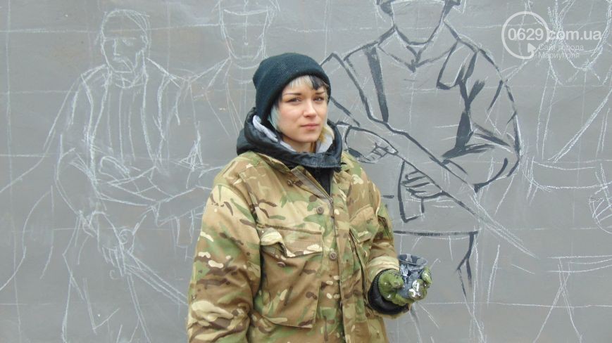 Боєць полку "Азов" прикрасив стіни МаріуполЯ патріотичним графіті (ФОТО) - фото 1