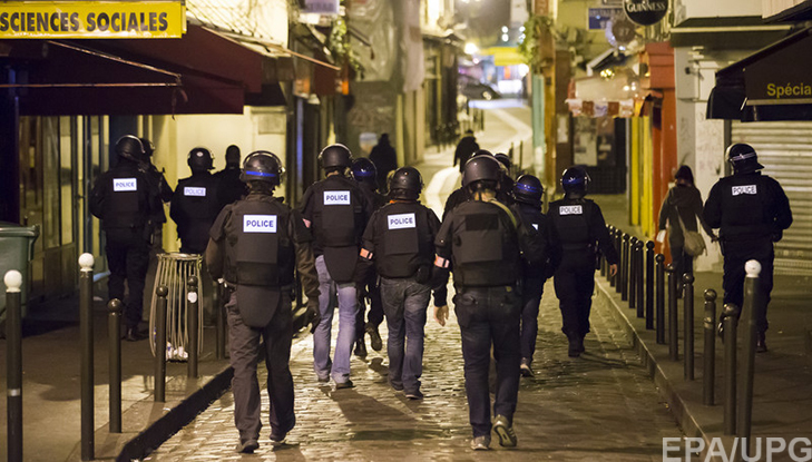 П'ятниця, 13-те у Парижі: Близько 150 загиблих, сотні поранених (ФОТОРЕПОРТАЖ) - фото 14