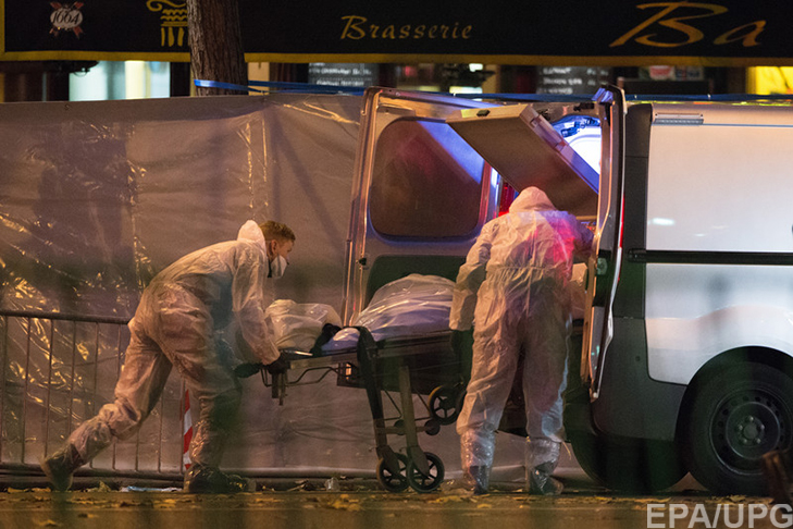 П'ятниця, 13-те у Парижі: Близько 150 загиблих, сотні поранених (ФОТОРЕПОРТАЖ) - фото 6