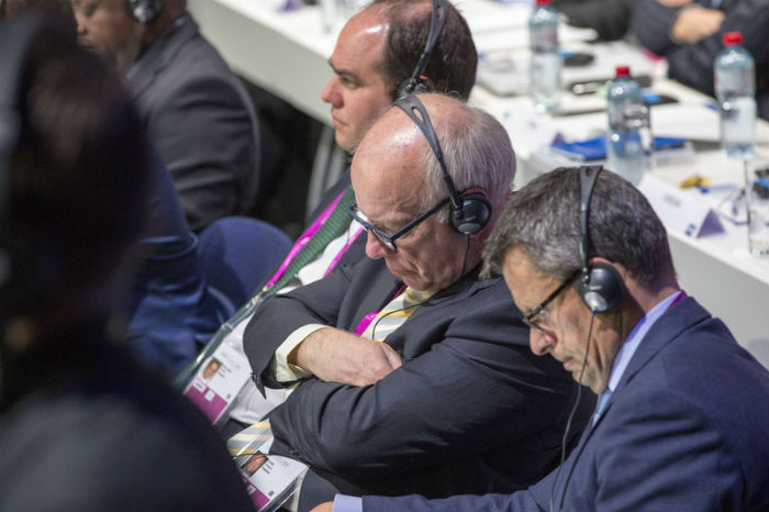 Представник Англії заснув на виборах президента ФІФА - фото 1