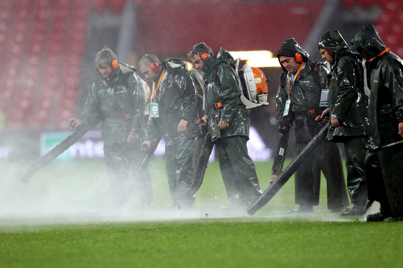 Як виглядав найбільш мокрий матч Ліги Європи зі зливою та калюжами - фото 3