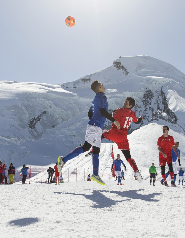 Як виглядає футбольне Євро серед горян в Альпах - фото 2