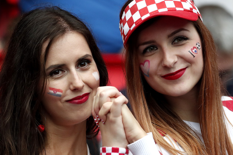 Як сексуальні хорватки дивляться матч Хорватія - Туреччина - фото 1