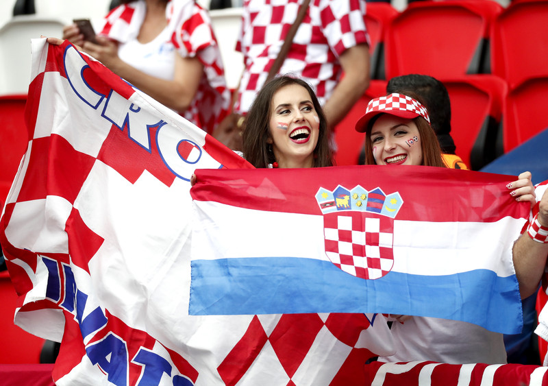 Як сексуальні хорватки дивляться матч Хорватія - Туреччина - фото 2