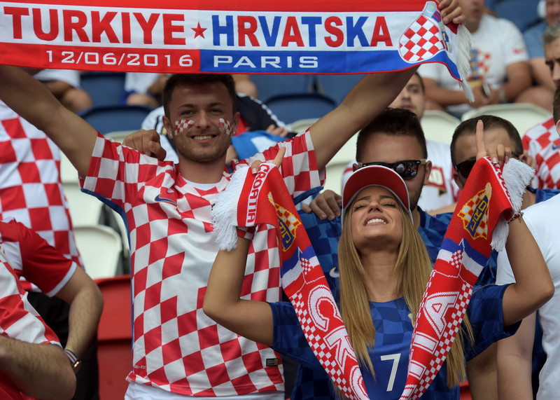 Як сексуальні хорватки дивляться матч Хорватія - Туреччина - фото 3