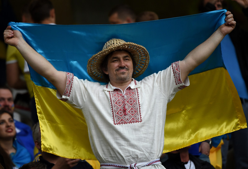 Як українці в капелюхах і вишиванках за збірну в Ліллі вболівають - фото 2