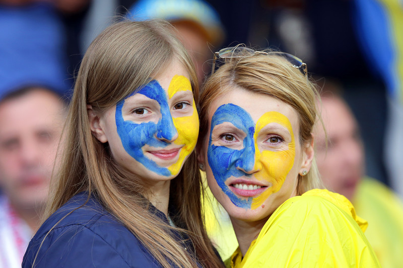 Як виглядають гарненькі україночки на стадіоні в Ліллі - фото 1