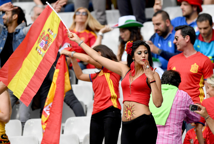 Як "гарячі" іспанки вболівають за збірну на Євро-2016 - фото 2