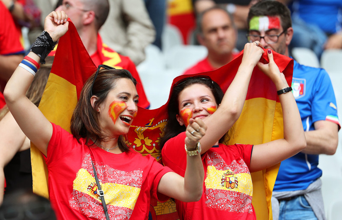 Як "гарячі" іспанки вболівають за збірну на Євро-2016 - фото 3