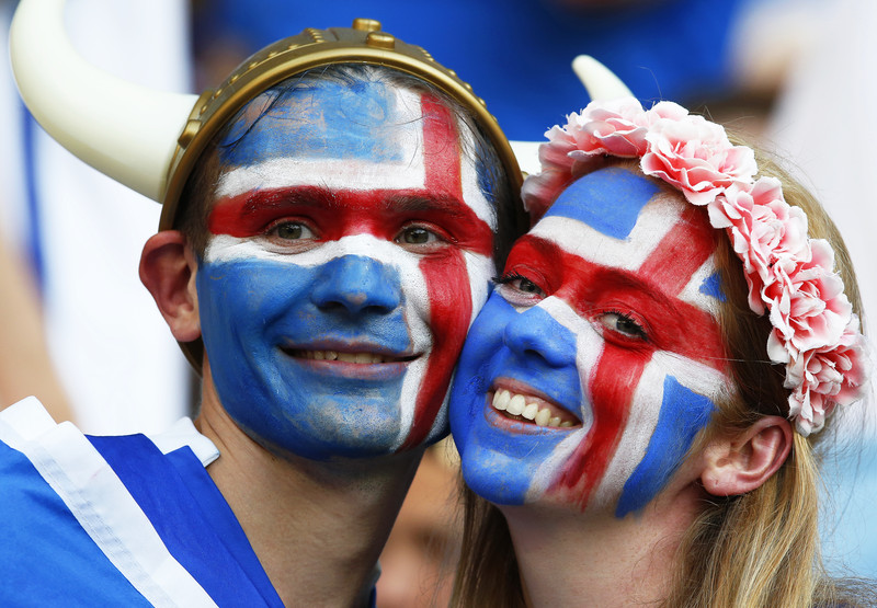 Як ісландці з розмальованими обличчями вболівають за свою збірну - фото 1