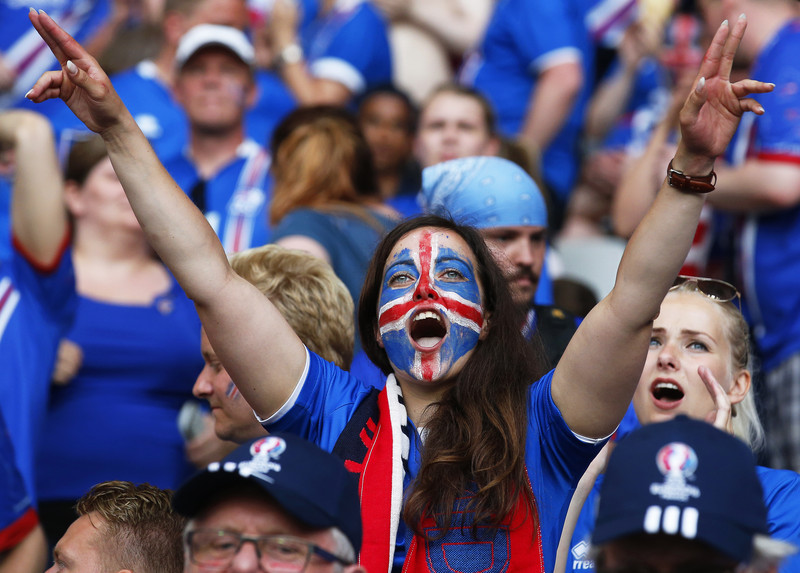 Як ісландці з розмальованими обличчями вболівають за свою збірну - фото 2