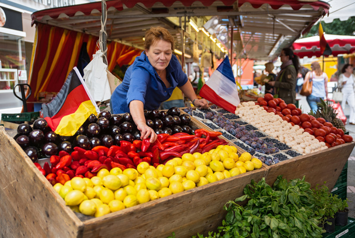 В Німеччині готують прапори з овочів та фруктів на півфінал Євро - фото 1