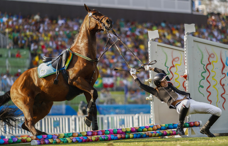 Як коні жбурляли вершників на Олімпіаді - фото 2