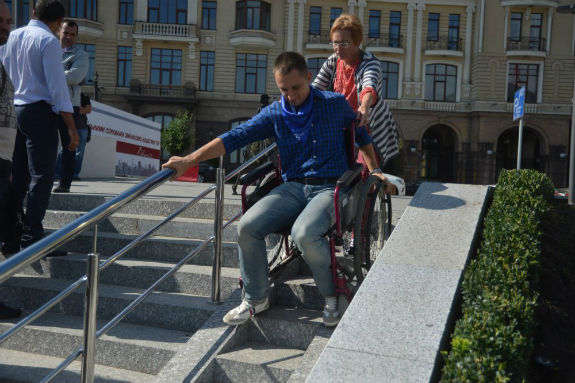 Як насправді Кличко турбується про інвалідів Києва  - фото 5