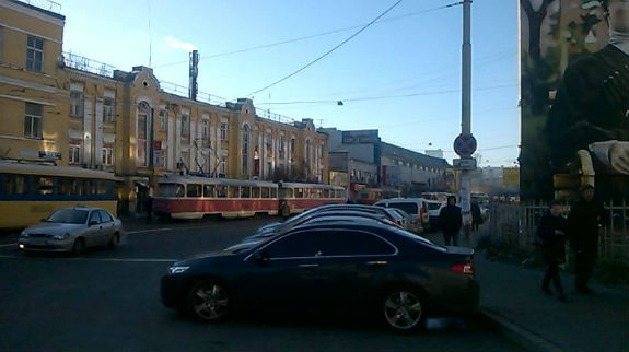 Транспортний колапс у Києві: Трамваї припинили свою роботу - фото 4