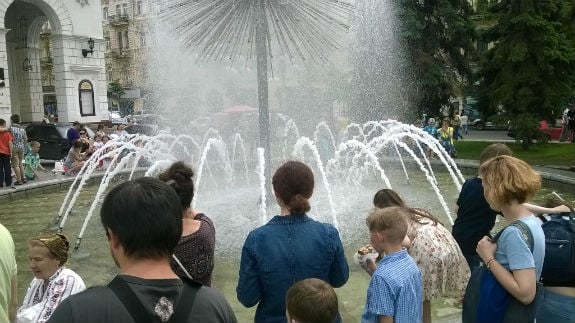 Святкування Дня Києва: непрацюючі фонтани на Майдані та черги за морозивом - фото 5