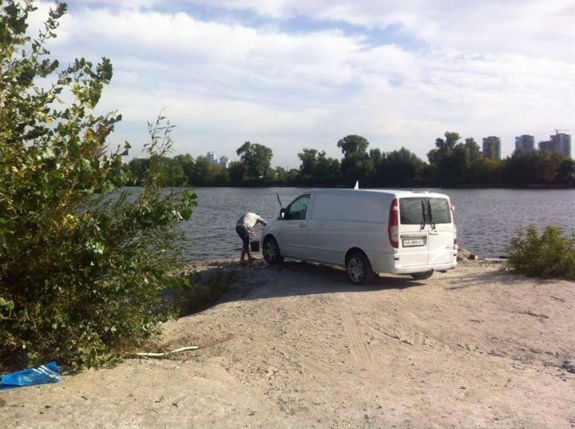 Водії-жлоби почали мити свої машини в Дніпрі  - фото 1