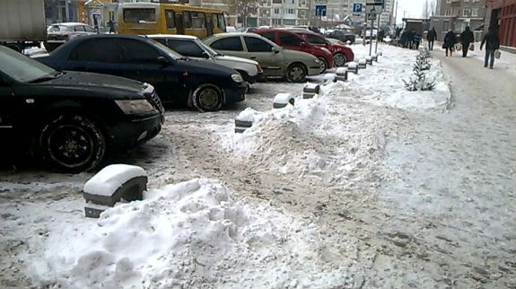 Як столичні паркувальники-сніговики вибивають гроші з водіїв  - фото 5