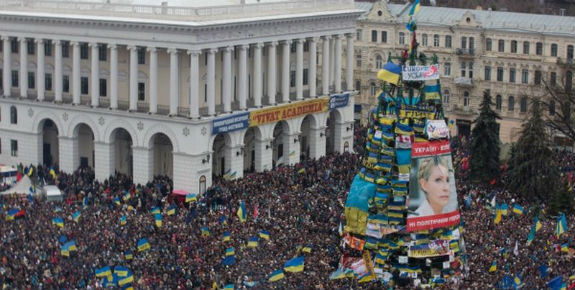 Як змінювалася головна новорічна ялинка України протягом півстоліття - фото 15