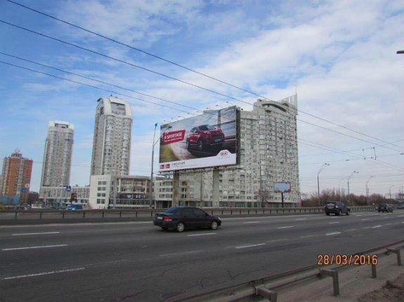 У Києві демонтували два мегабігборди  - фото 3