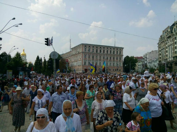 Як проходить хресна хода УПЦ Київського патріархату   - фото 2