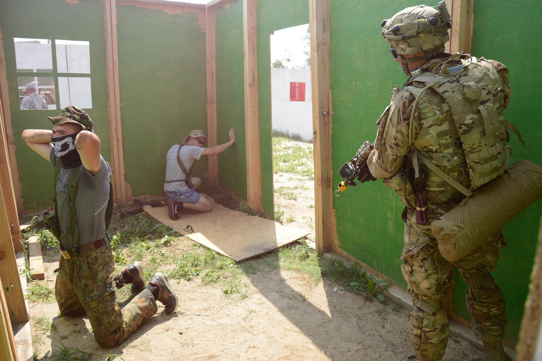 Військові із США захопили селище на Львівщині - фото 3