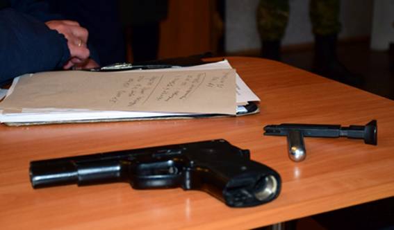 У Маріуполі школяр прийшов на уроки з пістолетом (ФОТО) - фото 3