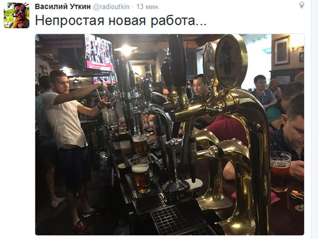 На Росії відомий коментатор став барменом - фото 1