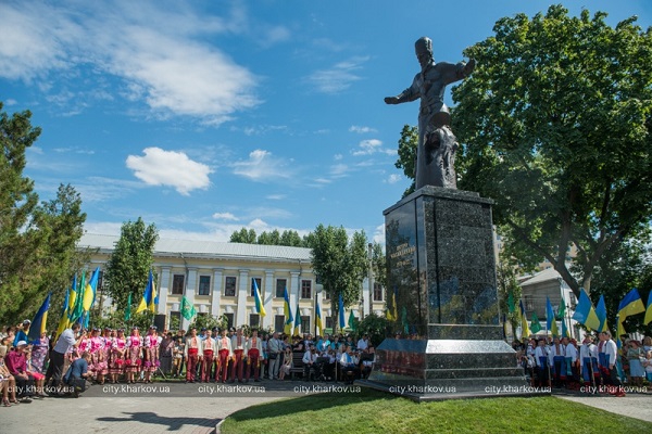 У Харкові відкрили пам’ятник Сагайдачному, вивезений з анексованого Криму  - фото 3