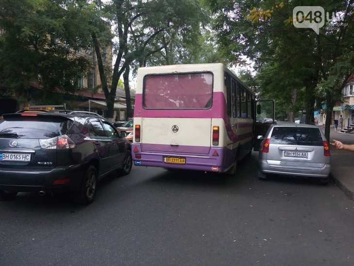 В Одесі в аварію потрапив автобус з дітьми - фото 2