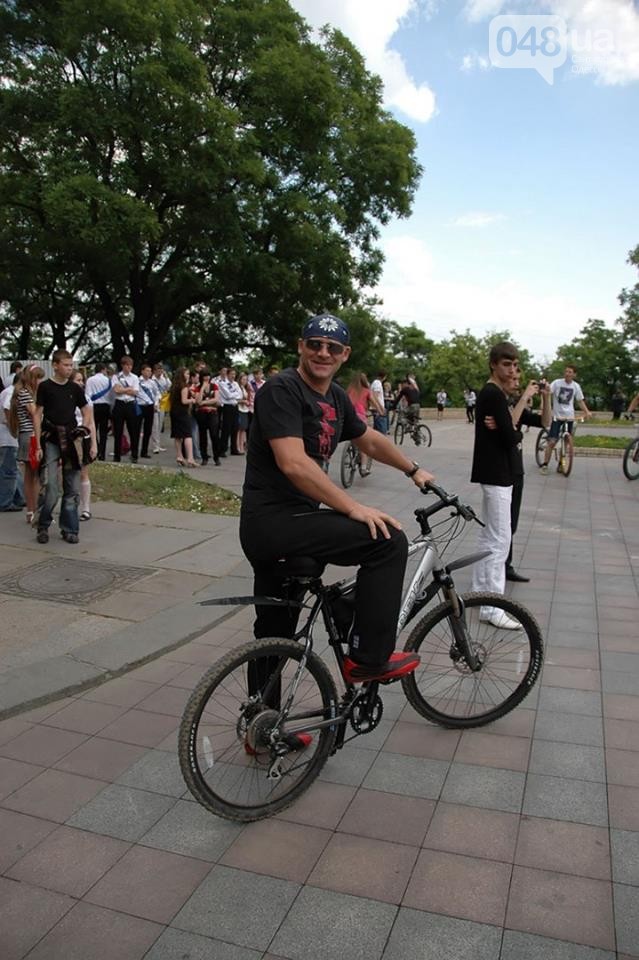 Труханов взяв приклад з Кличка та підкорює вулиці Одеси на велосипеді - фото 1