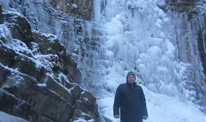 В українських Карпатах замерз найбільший водоспад - фото 1