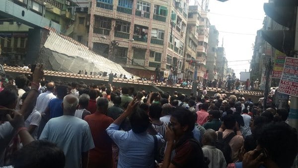 В Індії естакада впала на шосе: 14 загиблих, 150 - під завалами - фото 3