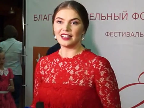 Кримська "Няша" "злизала" червону сукню у коханки Путіна, - ЗМІ - фото 1