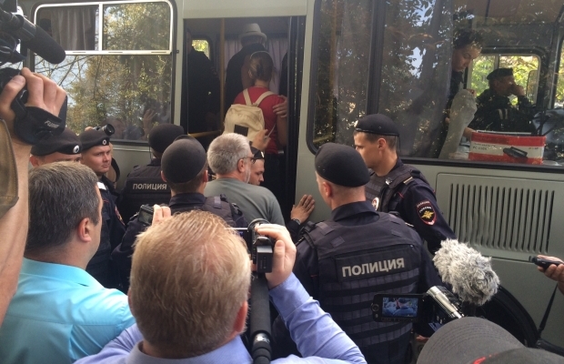 У Москві силовики затримали учасників "Маршу Миру" - фото 4