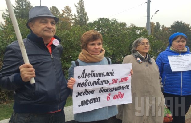 У Москві проходить пікет проти вторгнення Росії в Україну і Сирію - фото 8