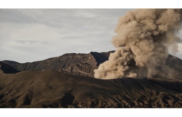 Вулкан Бромо в Індонезії почав вивергатися  - фото 2