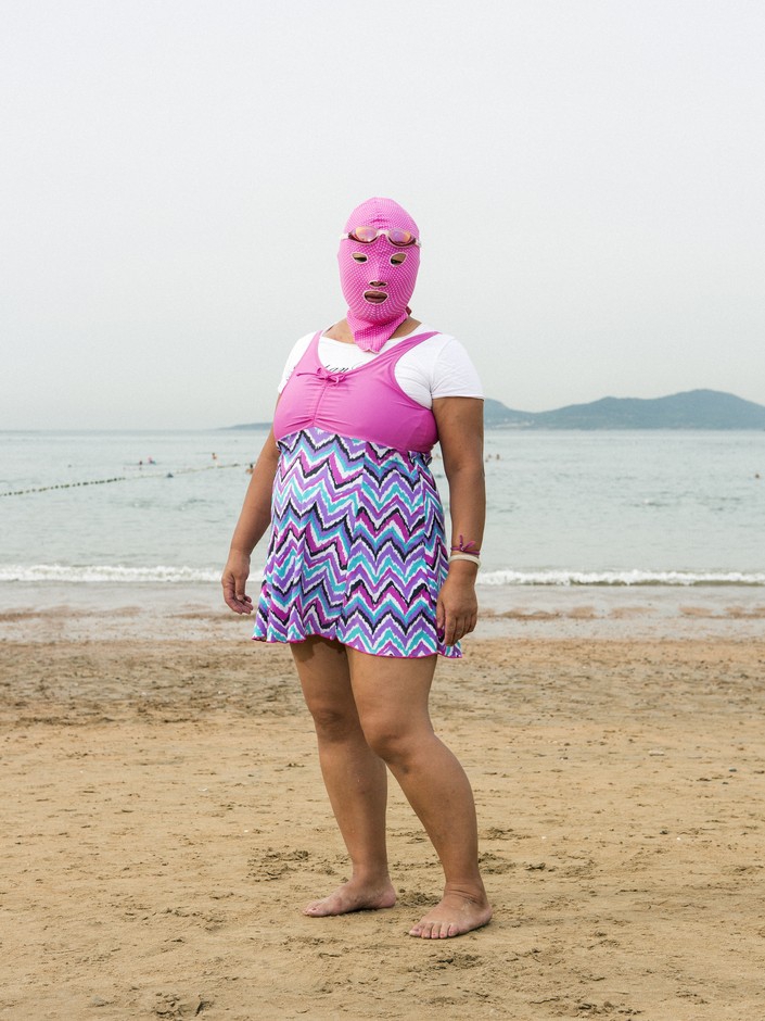 "Фейсник" на морі: У Китаї модно носити купальні маски а-ля Фантомас (ФОТО) - фото 6