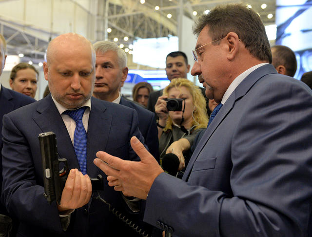 Як Турчинов відкрив XII Міжнародну виставку зброї (ФОТОРЕПОРТАЖ) - фото 5